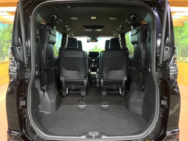 普段のお買い物や通勤、送迎等に十分な荷室スペースを確保しております。セカンドシートを倒すと、大きな荷物の積載も可能です♪