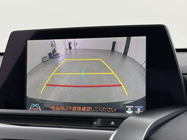 【バックモニター】後ろのカメラの映像がモニターに映し出されるので、後方の見えない死角や、障害物との距離感などもしっかり安全確認することができます！