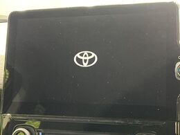 【純正10.5インチナビ】高級感とインパクトのある大画面ナビを装備。各種オーディオ操作はもちろん、スマホ連携もできる利便性の高いナビです♪