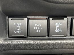 【両側パワースライドドア】スマートキーや運転席のスイッチで後席両側スライドドアの開閉が可能♪電動だから力を入れてドアを開ける必要が無く、小さなお子様でも簡単に開け閉めでき快適です♪