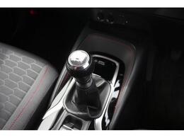 大好評のボディコーティング「ハイモースコート」もご納車までに施工可能。雨染みや線傷など中古車だからと諦めていませんか?弊社オートローンは頭金・ボーナス払い不要。最長84回まで可能となっております。審査だ