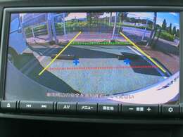 安心のバックカメラ付き！死角になる後方確認ができるので、安全安心です！車幅線が映し出されるので、駐車時の車両感覚が分かりやすくなっています。