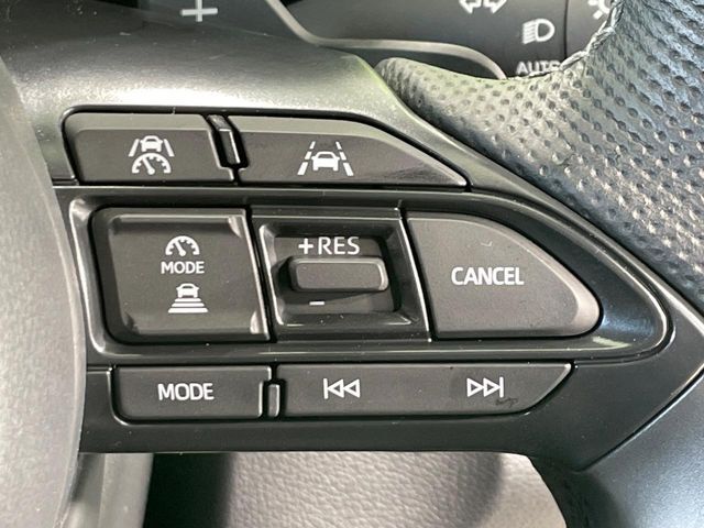 【レーダークルーズコントロール】高速道路での長距離走行が楽に！！自動で速度を保つクルーズコントロールが、衝突軽減システムと連携し、前方の車両を感知して車間を保つように速度調節してくれます！！