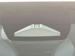 【トヨタセーフティセンス】走行中に前方の車両等を認識し、衝突しそうな時は警報とブレーキで衝突回避と被害軽減をアシスト。より安全にドライブをお楽しみいただけます。