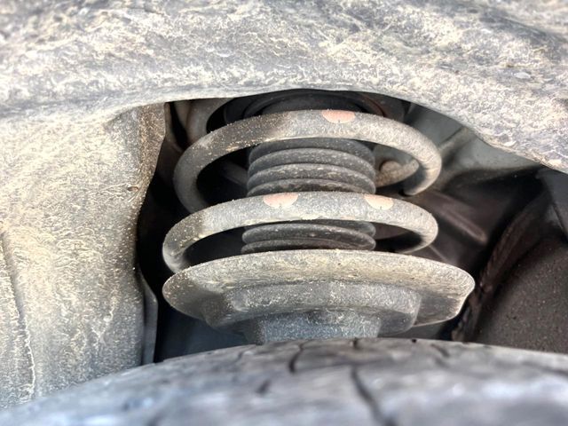 お車を安心してお乗りいただく為には、足回りの定期点検が欠かせません。サービスサポート（有償保証）では無料点検もご提供しており、安心のカーライフをお過ごしいただけるサポート体制が整っています。