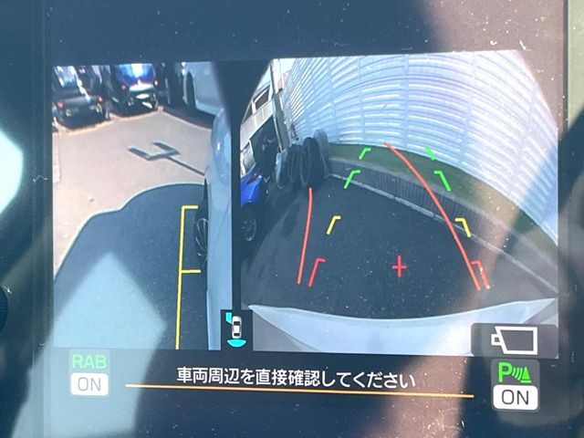 【フロント＆サイド＆バックカメラ】ドライバーから見にくい死角部分を映像で確認できるカメラを各所に装着。見通しがきかない場所や住宅密集地などを運転することが多い人におすすめの安心装備です。