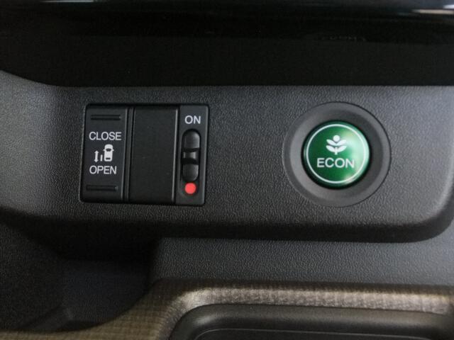 片側電動スライドドア機能付き。手荷物多い時や、送迎などにも便利ですよね♪