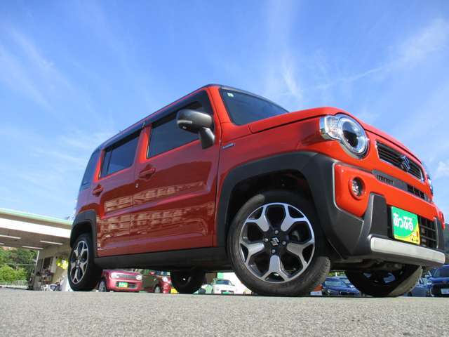お車の車検・オイル交換・修理・鈑金塗装・ガラス修理・デントリペア・ボディコーティングなども幅広く対応しております。その際は無料で代車を貸し出し致します。車のことは何でもお任せください！