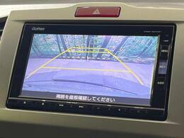 【バックカメラ】駐車時に後方がリアルタイム映像で確認できます。大型商業施設や立体駐車場での駐車時や、夜間のバック時に大活躍！運転スキルに関わらず、今や必須となった装備のひとつです！