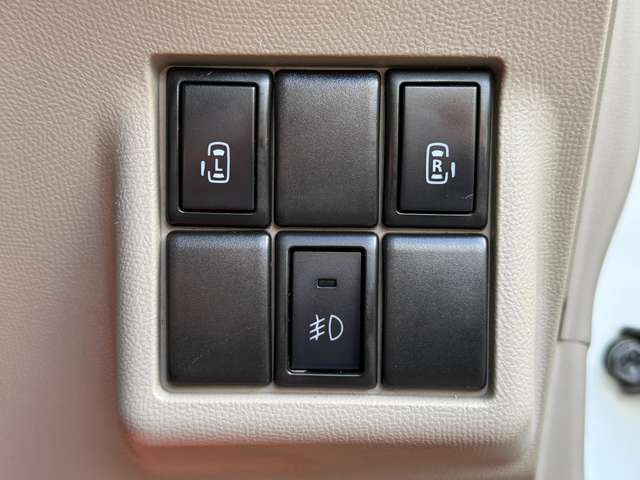 両側電動スライドドア装備付きとなります。お子様の乗降りに便利ですね。