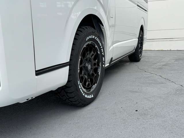 色んな用途のハイエースですが、最近手に入りにくいとか、仕事にプライベートになんでもコイの頼もしい相棒になるんじゃないでしょーか。