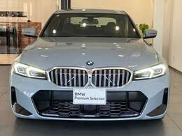 【BMWの伝統-1】BMWの特徴的な“キドニーグリル”は、80年以上続く伝統の形でございます。変わらないこだわりのデザインが、プレミアムブランド“BMW”を創り出します。