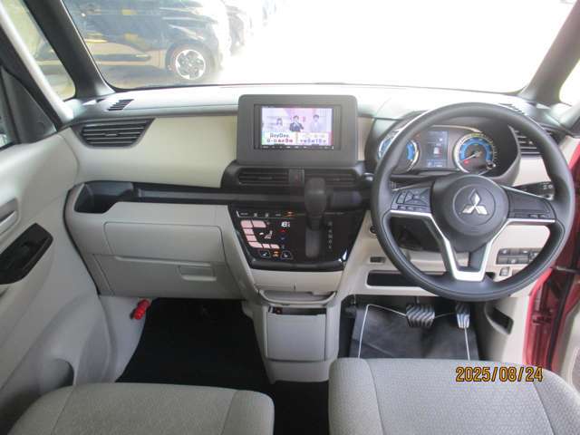 内装はとてもキレイで程度がとてもいいです。シートの擦れやシミなどもありません。マットのすみずみまできれいにしています。もちろん気になる臭いもありません。