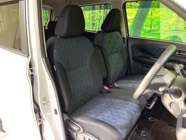 運転席シート廻りは使用感も少なく、良好な状態となっています。丁寧に使われていたことがよくわかりますね。