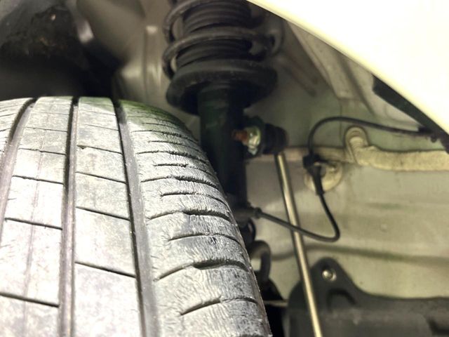 お車を安心してお乗りいただく為には、足回りの定期点検が欠かせません。サービスサポート（有償保証）では無料点検もご提供しており、安心のカーライフをお過ごしいただけるサポート体制が整っています。