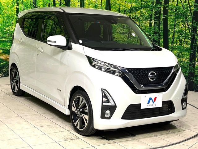 大好評のボディコーティング「弾スプラッシュコート」もご納車までに施工可能。通常のガラスコートと異なる、耐久年数6年の無機質ガラスコーティングが、ボディをキレイな状態に保ってくれます。