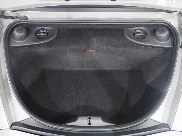 ラゲッジスペースについて、実際の具体的なサイズ感などご質問御座いましたらお答えさせて頂きます。こんな物、こんな形状の物が収納できるかなどお気軽にお声がけ下さいませ。