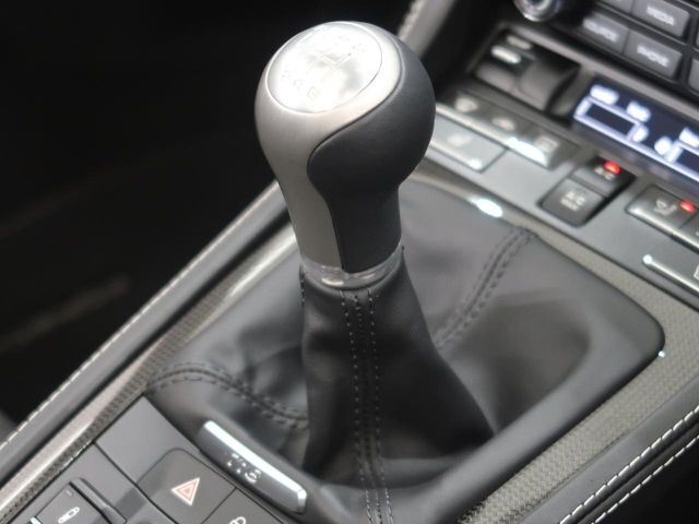 気になる箇所や、画像のリクエストなどお気軽にオートステージ堺のプレミアムカー専門スタッフにお問い合わせください。TEL：072-224-4908