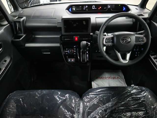 業者によるルームクリーニング実施☆室内の細かい所からエンジンルームまでキレイになった状態でお渡し致します♪