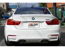 奥様のくつろぎ空間も充実！おいしいコーヒーでも！旦那様にはアフターパーツコーナーに！ついつい時間が経つのを忘れてしまう。車選びも大切だけど、お店選びにも拘ってみてください！