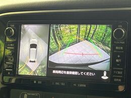 【マルチアラウンドモニター】専用のカメラにより、上から見下ろしたような視点で360度クルマの周囲を確認することができます☆死角部分も確認しやすく、狭い場所での切り返しや駐車もスムーズに行えます。