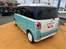 リヤドア・リヤクォーター・バックドアウィンドウにスモークドガラスを採用