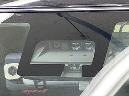 【スズキ　セーフティサポート】走行中に前方の車両等を認識し、衝突しそうな時は警報とブレーキで衝突回避と被害軽減をアシスト。より安全にドライブをお楽しみいただけます。