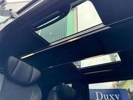 快適性や車内空間の印象に影響する重要なパーツ☆室内高が確保されたルーフは開放感を生み、長時間のドライブでも疲れにくい空間を演出！サンル-フやパノラマル-フが装備されていれば、自然光や風を取り入れます☆彡