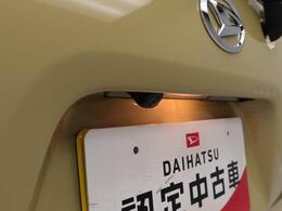 バックカメラ：運転席から確認しづらい車の後方をカメラの映像を通して確認できます。駐車や切り返しが安心して行えます（連動するナビ等の取り付けが必要になります）