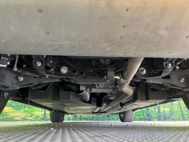 お車を安心してお乗りいただく為には、足回りの定期点検が欠かせません。サービスサポート（有償保証）では無料点検もご提供しており、安心のカーライフをお過ごしいただけるサポート体制が整っています。