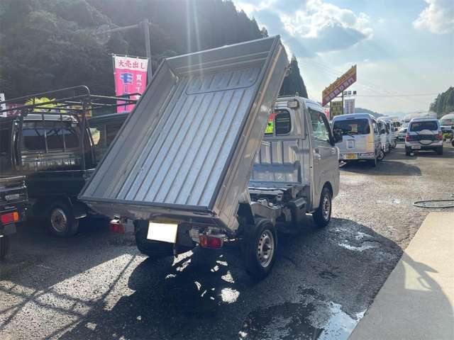 軽トラ～大型トラックまで豊富にお車をそろえております♪お探しの一台がきっと見つかると思いますので是非モーターハウスにご来店下さい！！