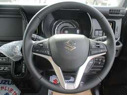 ハンドル周りです！ボタンの配置やメーターのイメージなどご覧ください♪♪