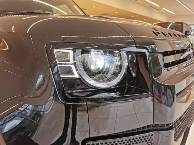 【プレミアムLEDヘッドライトシグネチャーDRL】デイタイムラーニングライト機能付きのLEDヘッドライトですデイライトにより昼間の視認性も上がりもらい事故などの減少につながります。