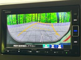 【バックカメラ】駐車時に後方がリアルタイム映像で確認できます。大型商業施設や立体駐車場での駐車時や、夜間のバック時に大活躍！運転スキルに関わらず、今や必須となった装備のひとつです！