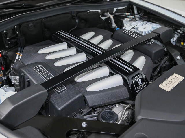 内燃機関 バイエルンの至宝 V12 エンジンの車両です