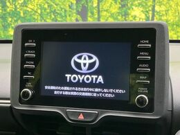 【ディスプレイオーディオ】お手持ちのスマートフォンとの連携で、ナビや音楽再生など各種アプリを使用可能。スマホに近い感覚でお使いいただけます♪