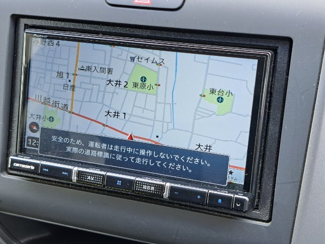 社外のメモリーナビが付いておりますのでお出かけの際はこのナビにお任せです♪