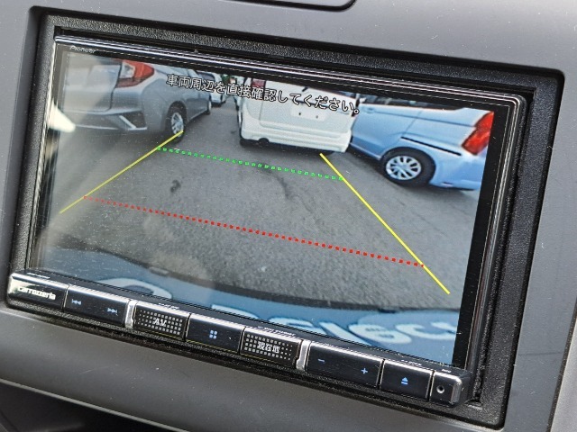 バックカメラのお写真です。駐車が苦手な方でも楽に駐車が行えますね♪