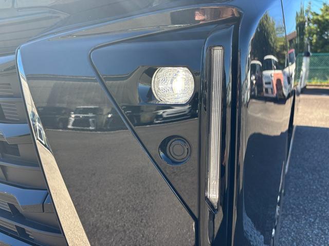 広々とした駐車場をご用意しておりますので、運転が苦手な方でもご安心ください。また、大型の屋根がございますので、雨に濡れることなくご移動できます。