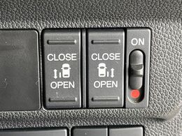 【両側パワースライドドア】スマートキーや運転席のスイッチで後席両側スライドドアの開閉が可能♪電動だから力を入れてドアを開ける必要が無く、小さなお子様でも簡単に開け閉めでき快適です♪