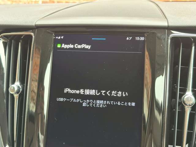 屋内展示場ですので天候が悪いときでもゆっくりとご覧頂けます。常時30台程度の良質な中古車を取り揃えております。