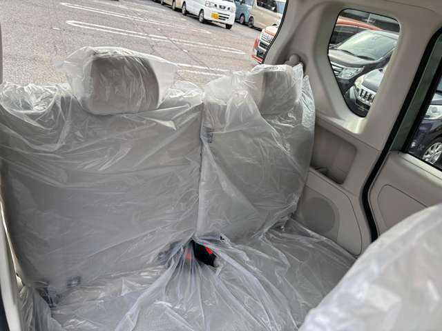 【自動車保険】　自動車販売はもちろん、各種自動車保険の取り扱いもしております。当社で自動車保険にご加入頂ければ、レッカーサービスなど面倒な事故対応・鈑金修理も当社が窓口となりサポートいたします。