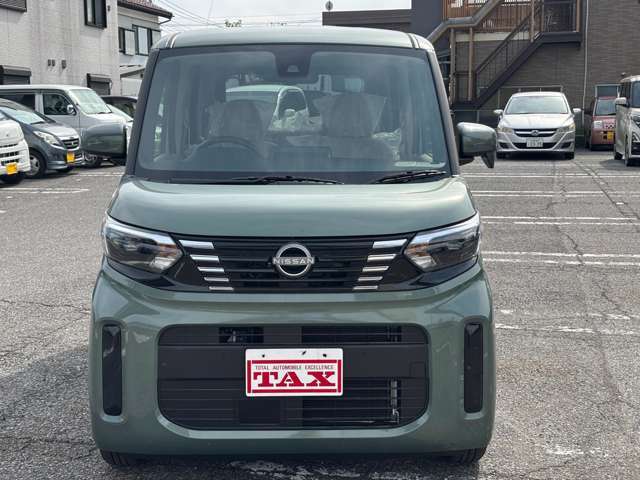 【展示車両】　当社は届出済未使用車を中心に、軽自動車から普通乗用車はもちろん、貨物車両やトラック・大型車両の中古車・登録済未使用車・新車すべてのお車が取扱可能！