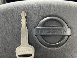 【キーレス】少し離れた場所からでもボタン一つでドアの開錠・施錠ができるのでとっても便利！ドアの鍵穴周りに傷をつけることもありません♪