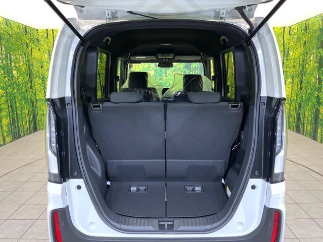 普段のお買い物や通勤、送迎等に十分な荷室スペースを確保しております。セカンドシートを倒すと、大きな荷物の積載も可能です♪
