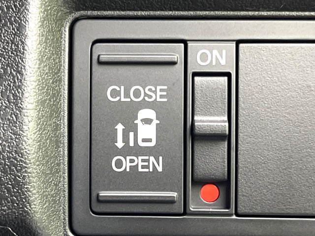 【パワースライドドア】スマートキーや運転席のスイッチでスライドドアの開閉が可能♪電動だから力を入れてドアを開ける必要が無く、小さいお子様でも、重い荷物を持っている時もラクに開け閉めできます♪