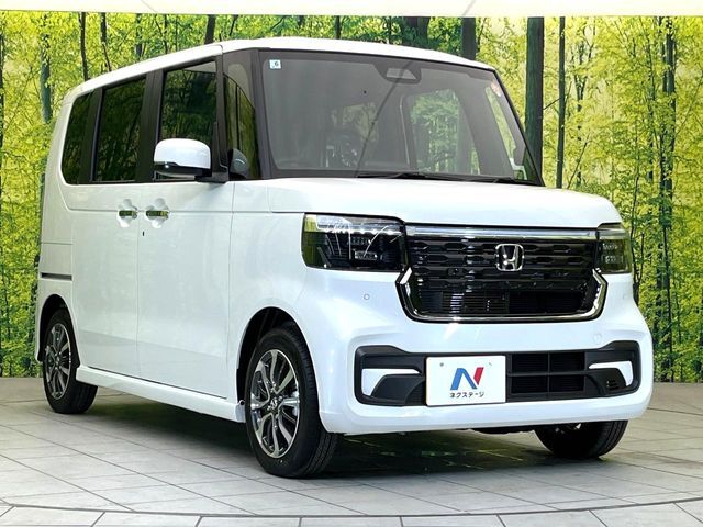 大好評のボディコーティング「弾スプラッシュコート」もご納車までに施工可能。通常のガラスコートと異なる、耐久年数6年の無機質ガラスコーティングが、ボディをキレイな状態に保ってくれます。