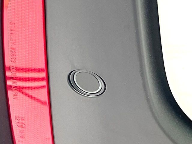 【コーナーセンサー】バンパーに付いたセンサーが障害物を検知！一定の距離に近づくとアラートで教えてくれます♪狭い駐車スペースや車庫入れ時も安心ですね☆