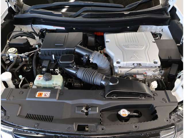 2000cc　ガソリンエンジン　プラグインハイブリッドシステム