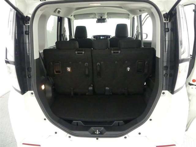 広々としたラゲージスペースを備えています。大きなものや長さのある荷物もしっかりと積み込めます。